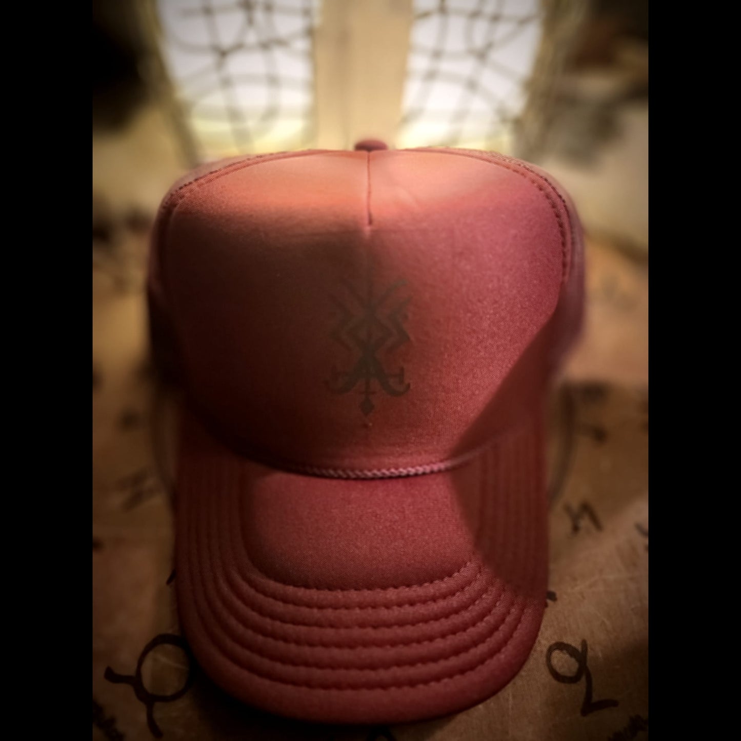 Logris sigil Crimson Hat